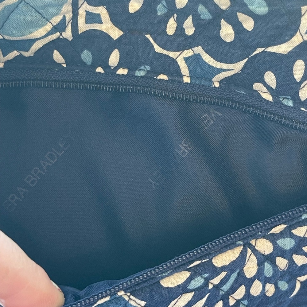 Vera Bradley blue and white purse, large size!! - Picture 7 of 7
